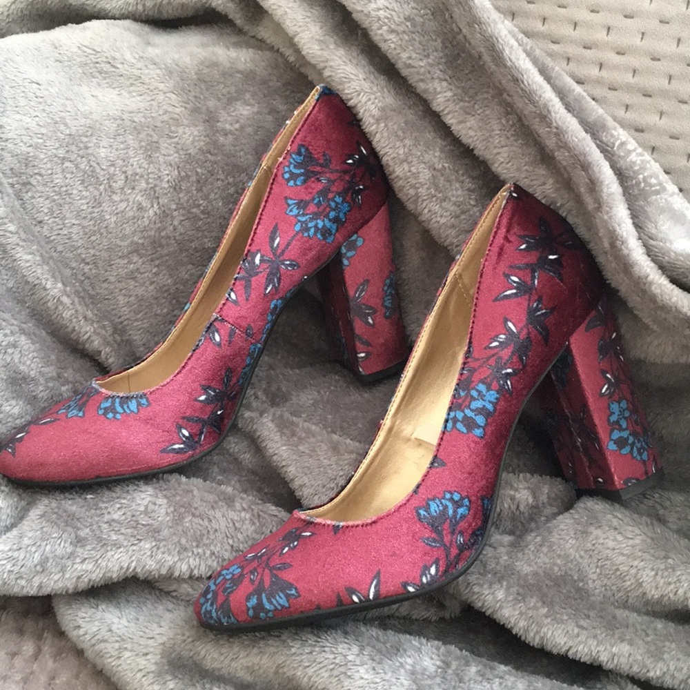 Libby Edelman Burgundy Velvet Pumps. 3 inch Heel.